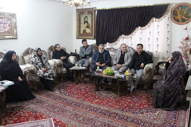 دیدار شهردار منطقه 20 با خانواده شهیدان خوش نظر