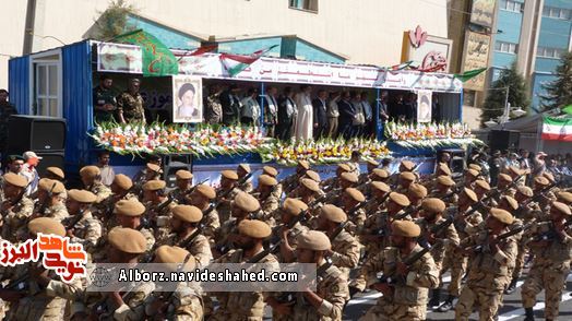 رژه نیروهای مسلح در نخستین روز از هفته دفاع مقدس در استان البرز برگزار شد