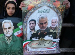 بيان قائد الثورة في مراسم تشييع الشهيد قاسم سليماني في كرمان بيان قائد الثورة في مراسم تشييع الشهيد قاسم سليماني في كرمان