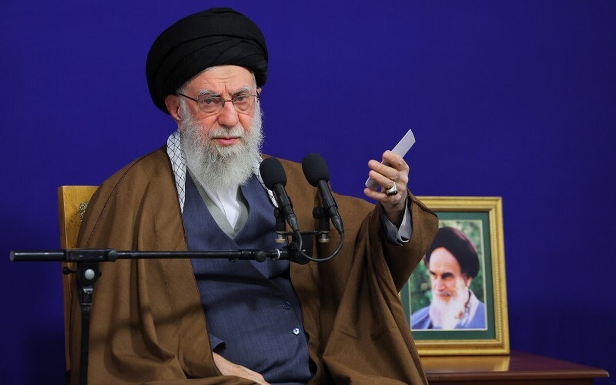 الإمام الخامنئي في لقاء مع القائمين على مؤتمر إحياء ذكرى آية الله السيد الميلاني