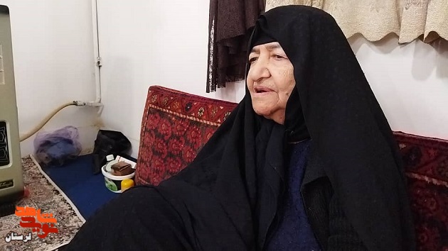 گزارش تصویری/ دیدار مدیرکل بنیاد شهید لرستان با مادر شهیدان «اصغر و رسول زیودار»