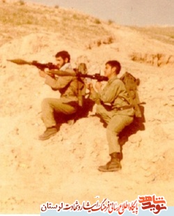 شهید «کاوه فنی» پرچم ایران را بر مناره مسجد جامع خرمشهر به اهتزاز درآورد