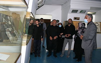بازدید خانواده شهدا و جانبازان حمله تروریستی اهواز از موزه مرکزی شهدا