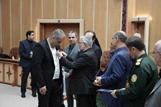 تجلیل از دو چهره ماندگار شاهد و ایثارگر کشور در...
