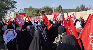 حرکت دسته عزاداری کاروان رشت به سوی تشییع رهبر...