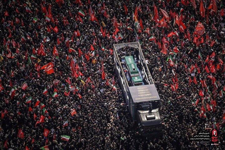 تیزر | «روایت چفیه‌ها»؛ وداع جانسوز سربازان رهبر مجاهد ایران با قائد شهید...