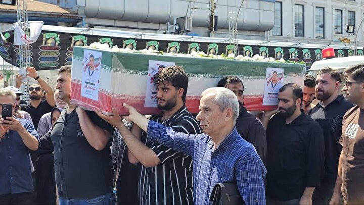 گزارش تصویری ؛ تشییع و تدفین شهید دریانورد «نیما مردادی»