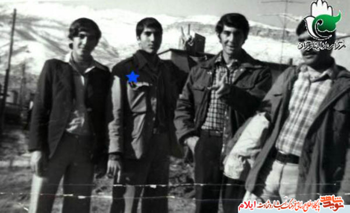 دانشجوی شهید «ستار کمالوند» نفر سومی از سمت چپ